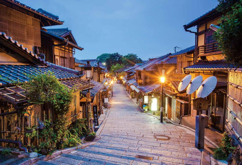 화려한기모노등일본전통문화를눈으로보고경험할수있는곳이다. 오사카보다관광명소가많아 2~3일정도의여행코스를짜면좋다.