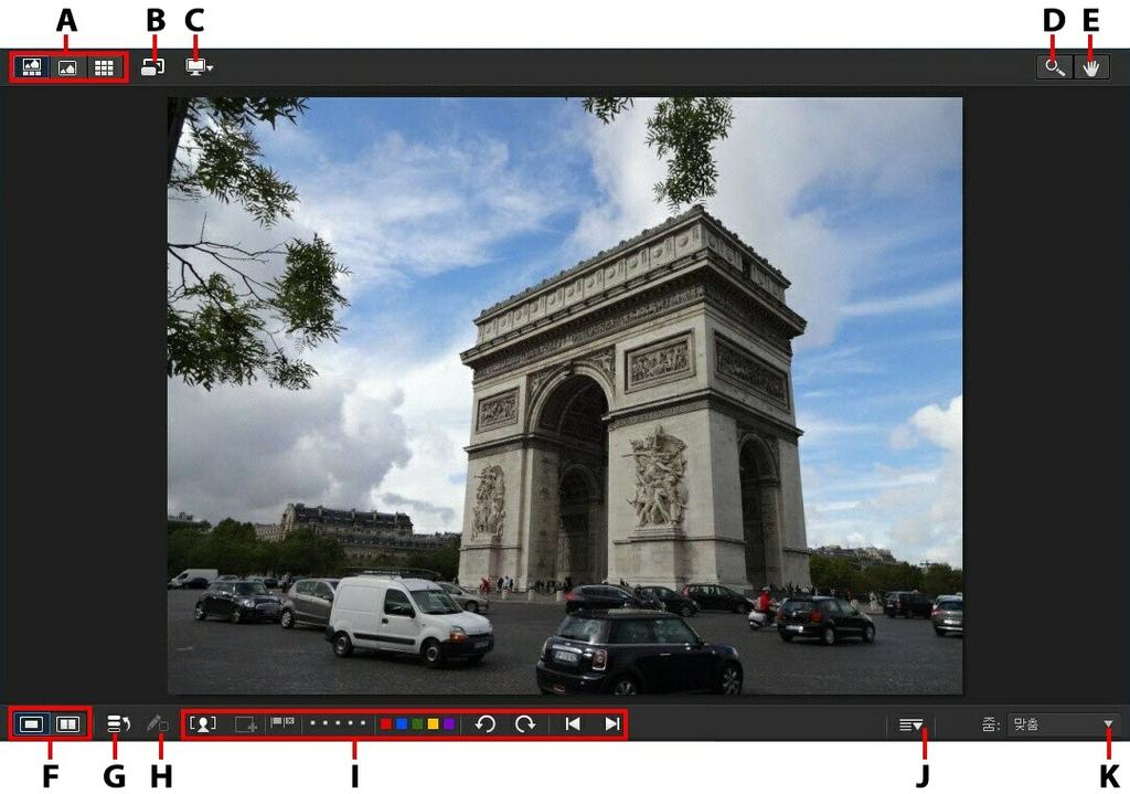 CyberLink PhotoD irector 사진 뷰어 창 사진 뷰어 창의 사진 브라우저 패널에는 선택한 사진의 미리 보기가 표시됩니다. 사 진에 적용한 조정은 사진 뷰어 창에서도 볼 수 있습니다.