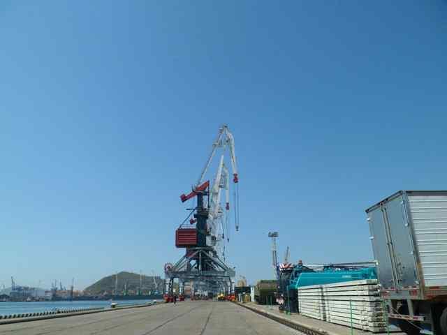 ru -Fork lifts - Nalhodka Commercial Sea Port -Container cranes -Yard crane -Straddle carrier www.ncsp.