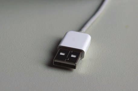 Adapter에꽂아서사용하는 USB 메모리스틱 (SD Type 또는 CF Type 등 ) 은인식되지않을수있습니다. 아래그림과같은 Plug 타입커넥터적용제품만사용하십시오.