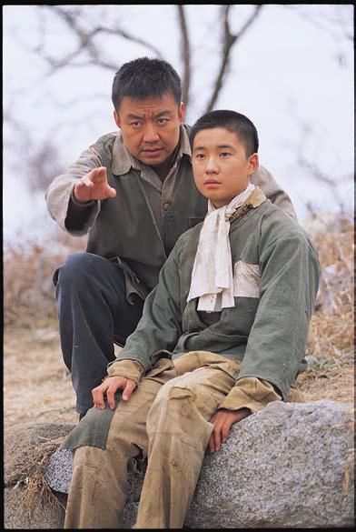 바다를굽어보는인삼밭, 거센바닷바람을맞으며두고온고향을안타깝게바라보는실향민의향수와눈물이이드라마에는녹아있다. 눈물샘을실컷적시고난뒤에는성공담으로향해간다. 소년가장정식은훌륭하고똑똑한청년으로자라 20 대에는을지로에개성상회를차린거상 ( 巨 ) 으로우뚝선다.