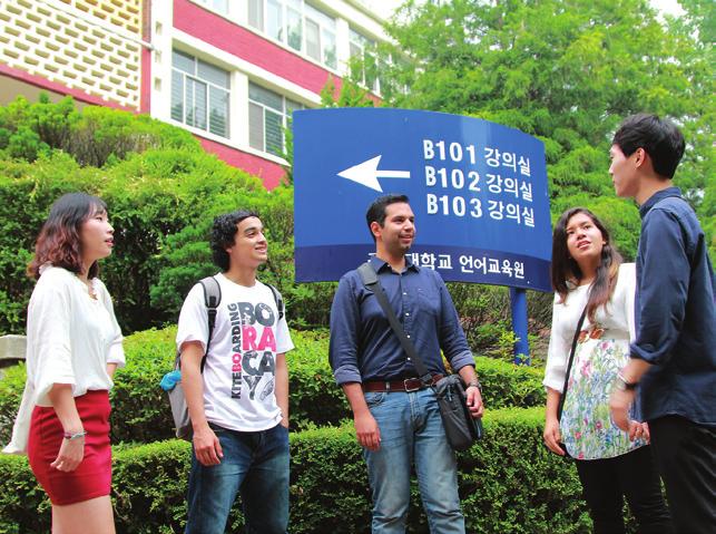 프로그램부터 중장기 교육까지 폭넓은 위탁 교육 프로그램이 준비되어있습니다. 한국어 연수 정규과정은 1급에서 6급까지이며, 현재까지 30기 약2,000 여명의 한국어 연수생을 교육하였습니다.
