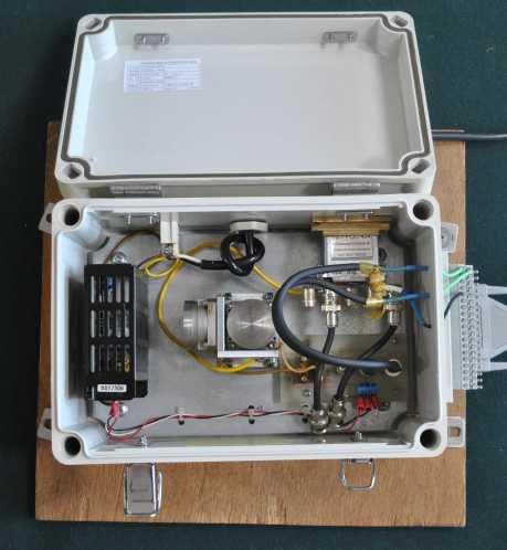 AHRS 가속도센서의계측치를검증하기위해사용된가속도센서는한국해양대학교선박운항자동화연구실에서과거다년간선체운동계측에사용된계측장비로서외형은 Fig.