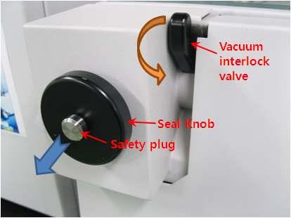 4) I/ R Tool을 Vacuum Interlock 입구에검은표시선까지삽입한후 1200 화면의