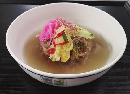 girasole, semi di zucca 26- Gungjung-tteok-bokkeum 궁중떡볶음 8,00 = gnocchi di riso saltati con verdure e manzo in salsa di soia