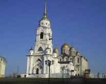 러시아인들에게가장인기있는명소중한곳인이수도원은본래세르기라도네시스키가 성삼위일체