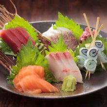 English 简体中文 한국어 おすすめ 月の雫海鮮盛り合せ Assorted sashimi