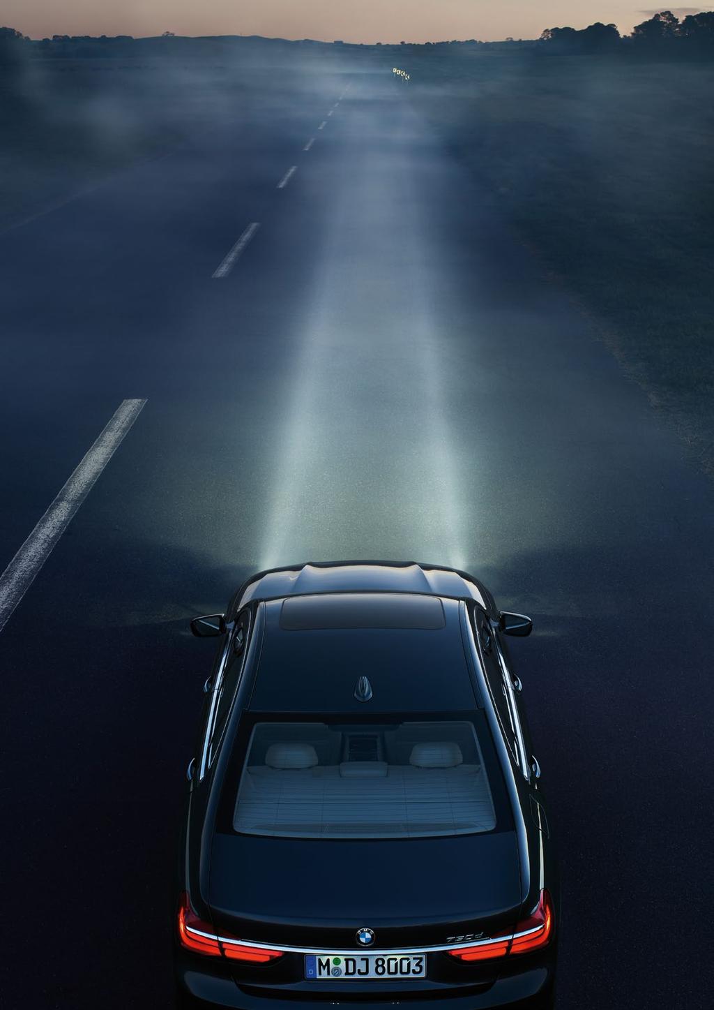 레이저라이트. 넓은시야의확보로안전성을높이는기술. 국내최초로 BMW 7 시리즈에적용된 BMW 레이저라이트는기존보다 10 배높은광도와확장된가시성으로최대 600m 까지조명을비춰줍니다. 이로인해운전자의야간전방시야는더넓어지고안전성은크게증가됩니다.