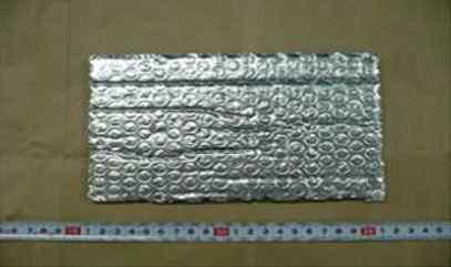7607.20 XV 적층 한 반사형 단열재(길이 38.1m 폭 22m) 롤 형태로 되어 있으며 알루미늄 박(두께 5 )로 된 2개의 바깥층과 폴리에틸렌 으로 만든 에어캡(air bubble wrap)(두께 3.