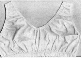 20 여성 또는 소녀용 경량 편물제 의류(94%의 면과 6%의 탄성사) 전면에 약 35mm 폭의 어깨끈과 둥근 네크라인이 있다. 이 제품은 의류 또는 내의로서 피부위에 바로 착용할 수 있다.