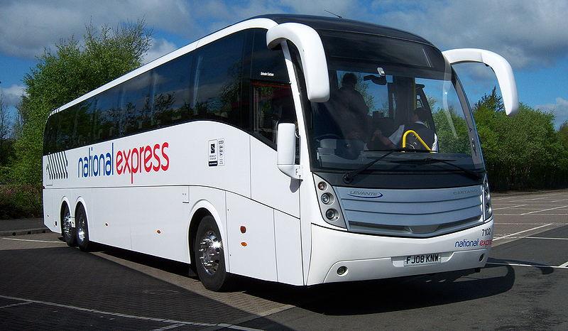 < 그림 II-20> 영국의 National Express 서비스의기능적분류 1) 간선버스서비스 (trunk bus service) 간선버스서비스는이동성에중점을둔서비스이다. 이를위해정류장수를줄이거나도시고속도로와같이운행속도가빠른도로를노선으로설정하여보다빠르게통행한다. 따라서간선버스서비스는일반도시버스의운행경로에대한한계를극복한다.