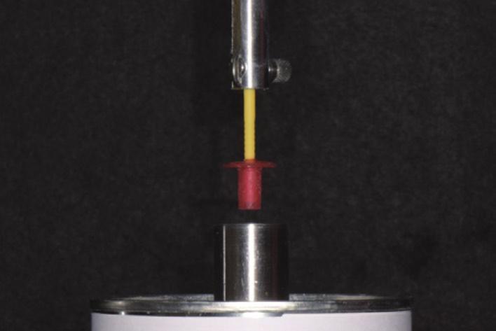이효경 길기성 이정진 안승근 서재민 시멘트 제거를 위해 가한 열이 임플란트 티타늄 지대주와 나사에 미치는 영향 Bloomfield, CT, USA)와 자가중합형 아크릴릭 레진 (Pattern resin LS, GC