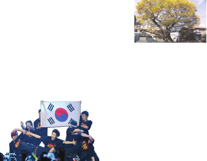 최고비보이그룹진조크루 ( 방이 2 동 ) 진조크루 (Jinjo Crew) 는現세계비보이순위 1 위로월드챔피언이다. 세계 5 대메이저비보이대회를모두석권해최초로그랜드슬램을달성했다. 매년올림픽공원에서개최되는 R-16 KOREA 에서배틀부문 2 년연속, 퍼포먼스부문 3 년연속우승을기록하기도했다.