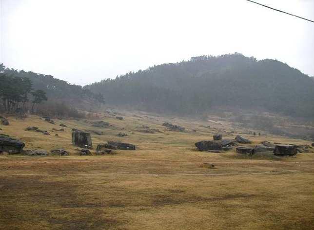 5) 고창고인돌군 [ 유네스코세계유산 ] 고창읍에서 4km쯤떨어진도산리지동마을김영인씨댁뒤장독대옆에