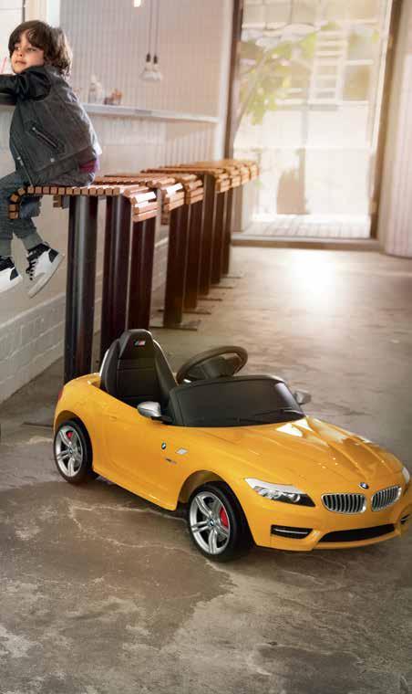 BMW LIFESTYLE BMW KIDS COLLECTION THE VEHICLE FLEET: 100% BMW. BMW Baby Racer III. 미래의드라이버들을위한베이비레이서. 신형 BMW 모델의디자인.