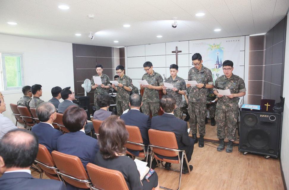 일본군이 청나라군을 물리치고 개선하는 장면을 묘사 한 이 삽화 속의 태극기는 민족 시련의 서막을 알리는 태 극기라고 불러 도 결코 틀리지 않습니다.