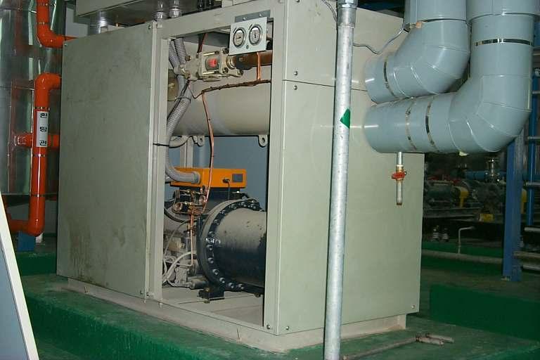 관리동의냉난방을위한히트펌프의용량은압축기정격용량 30kW로서냉방 용량 30USRT 를기준으로설치되어있으며, 구체적인설치사양은 < 표 4-11> 과 같다.