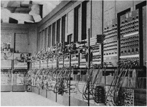 1.1.1 컴퓨터에서스마트폰으로 1945 년에존폰노이만이프로그램을메모리에저장 내장프로그램 개념 그림 1.1 최초컴퓨터로기록된 에니악 2 1.1.2 인터넷 :