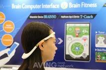 소소 참케어 -'CES 2015' 에참가해웨어러블 2채널뇌파디바이스 ' 브레이노-BRAINNO' 와개인맞춤형토탈헬스케어앱 'T-Coach' 를발표 -' 브레이노-BRAINNO' 는뇌에서나오는뇌파만으로게임을할수있도록도와주는장비로, 사람들이생각하는순간에뇌에서나오는전기적신호를분석해전자장치를제어하는 ' 뇌컴퓨터인터페이스 (BCI)'