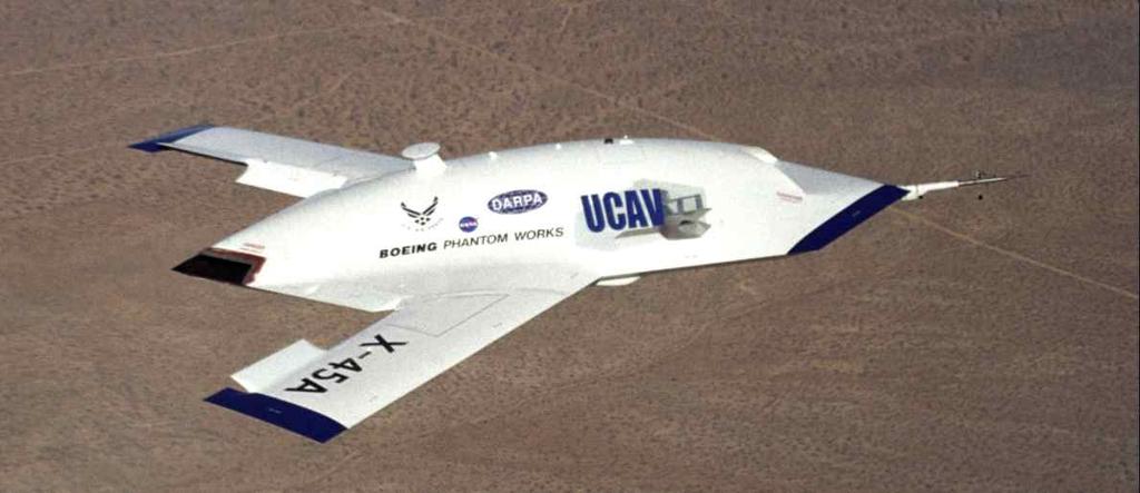 무인전투기 (Unmanned Combat Aerial Vehicle, UCAV) o 2001년부터프로토타입개발을시작하여아래와같은기능을보유함. - 인공지능을통한자율비행 - 이륙과착륙모두자동화 - 인공지능을통해스스로편대비행가능 - 새로운시나리오를감지하고평가 3.