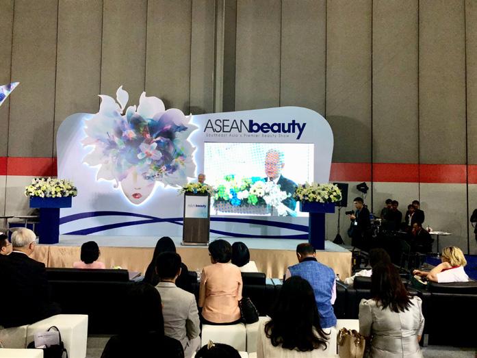 5일까지태국방콕에서열린아세안뷰티박람회 (ASEAN Beauty 2018) 에참가하여한국관최대규모인 40개사를구성, 1:1 비즈니스매칭등새로운이벤트와함께한국관을운영, 박람회를성공적으로끝마쳤다. 2015년첫참가에이어올해 4번째한국관을최대규모로꾸려참가하였고, 태국화장품수요시장은매년 20% 성장을꾸준히기록하고있어한국관의규모는앞으로점점더커질것으로예상된다.