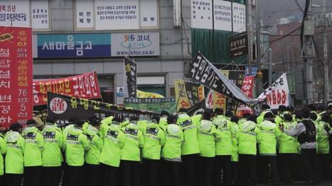 그렇다면녹색성장의기본산업인전력산업에대한세계의투자규모는얼마나될까. 2008 년국제에너지기구 (IEA) 는 World Energy Outlook 2008 을통해 2007~2030년간전세계전력분야투자비용은 1경 5,000조원에달한다고발표하였다. 이는발전시장과송 배전시장이각각절반씩차지한다.