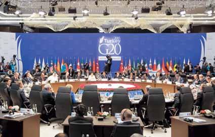 박근혜대통령은 11 월 15 일오후터키안탈리아레그넘호텔에서개최된 G20 정상회의에참석했다. 께서말씀하신작은통일론을뒷받침하는작은통일운동을국내외적 으로적극적으로수행해나가야한다고봅니다. 김중호 : 향후 2년동안은다양한정치 경제변수들이국내외에서돌출하여박근혜정부의후반기대북정책에영향을미칠것으로예상됩니다.