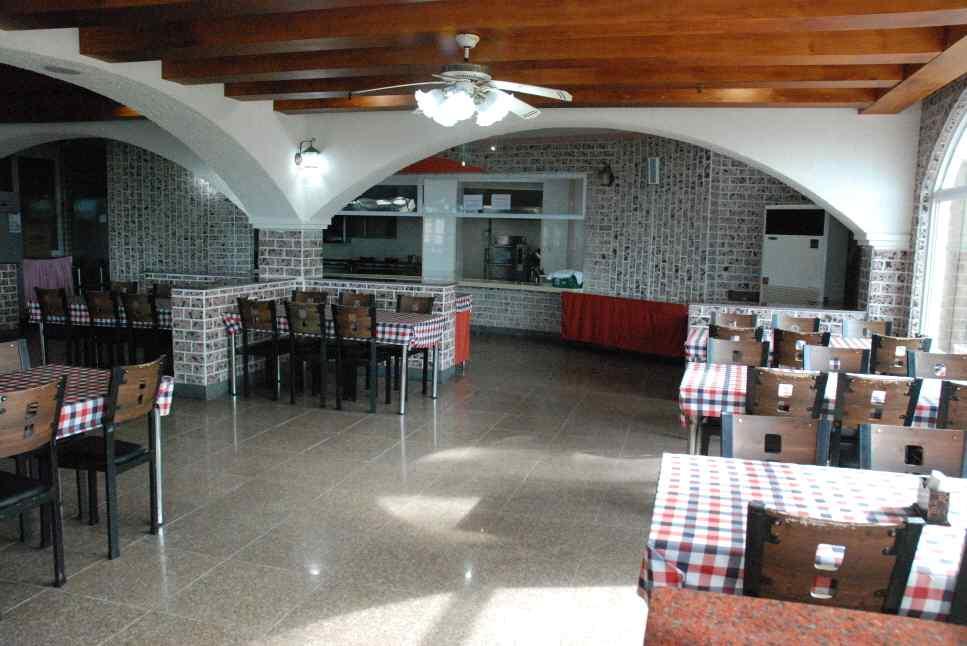 리조트 식당 내부