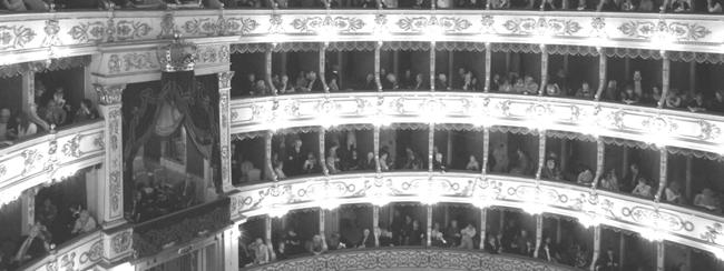183-184 ; 이태리의파르마극장은프랑스극장창조에큰영향을주었지만 카타콤, 새장 같은로지아배치는극장내부장식에제한을주고객석배치의불합리한점들은시민에게열린새시대의극장에부적합한것으로주장했다. 인용 Michèle Sajous d Oria, De salle en salle.