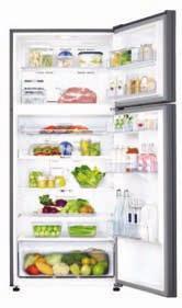 자주 사용하는 냉장실은 위에, 냉동실은 아래에 구성하였으며, 특선실은 냉장실 하단의 허리높이에 있어 사용이 훨씬 편리합니다. 물, 음료수 등 냉장식품 수납 선반마다 칸칸 냉각이 되어 균일하게 냉기를 전달해주어 더 신선하고 맛있는 보관이 가능합니다.