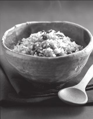 烹饪指南 米饭 (白米) 材料 大米 水 黄豆饭 烹饪方法 1. 请用计量杯量取所需人数份量的米 (1杯=1人份量) 2. 请将量取的米淘洗干净 3.