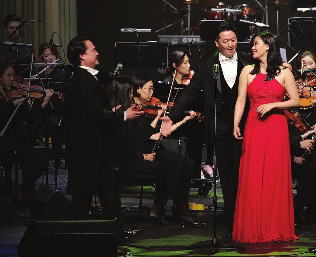 The performance with great expectations for the appearance of Kim Donggyu, known as the Korea s baritone and locally popular singers from its beginning demonstrated the essence of open classical