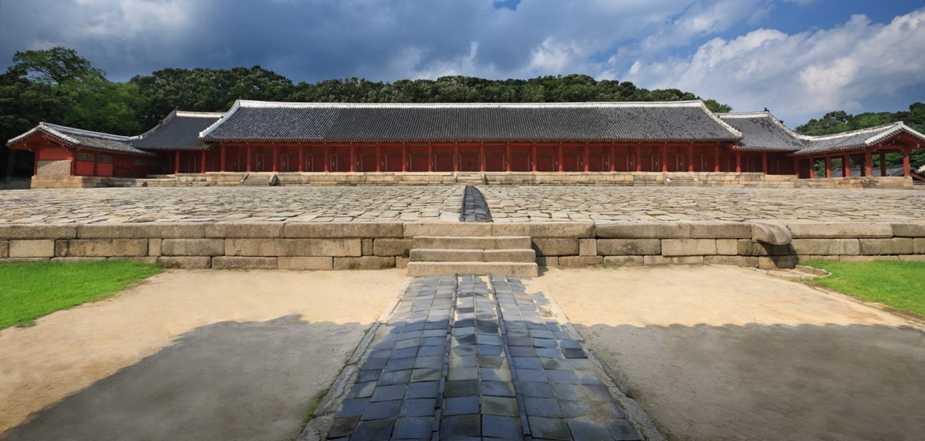 2) 불교미술의남산지구 황룡사지구, 궁궐터인월성지구, 고분의대릉원지구,