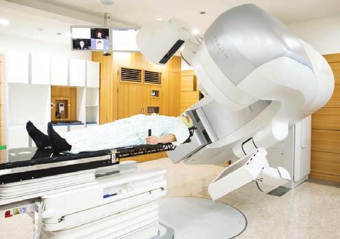 이번에아주대학교병원이도입한트루빔STx는특히두경부종양을포함한다발성뇌전이암의비침습적방사선시술이가능한하이퍼아크 (HyperArc) 솔루션를장착한모델로아시아에서는최초로도입됐다.