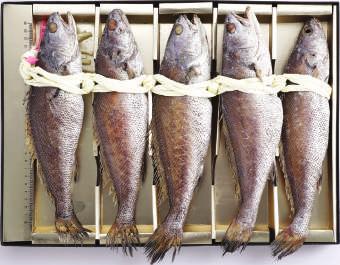 Fresh Seafood 수산 남해안 청정지역에서 정치망 어법으로 어획한 멸치입니다. 멸치를 넓은 공간에 가두어 잡아 비늘이 깨끗하고 신선한 멸치입니다.