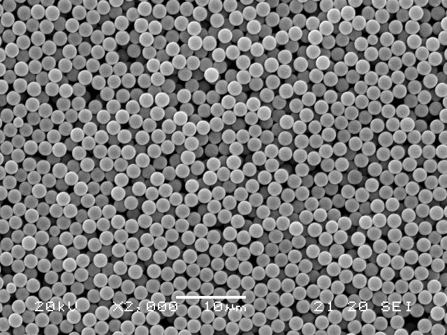28 김병철ᆞ박진홍ᆞ이성재 Figure 4. SEM and OM photographs of polystyrene particles prepared by dispersion polymerization with different dispersion media: ethanol 100 g(diameter: 2.