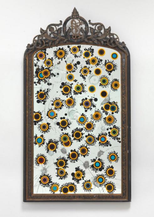 Bharti Kher (b.1968, 런던출생현재델리거주및작업 ) Indra s Net Mirror 1, 2010, Bindis on mirror, wooden frame, 192x109x6.4cm 바르티커은인도인의일상소재를활용하여다양한예술적맥락에서재구성한작품을선보이고있다.