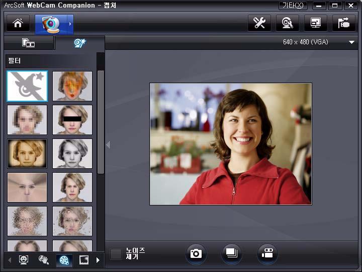 비디오또는사진에특수효과적용 ArcSoft Magic-i Visual Effects 의여러기능이 ArcSoft WebCam Companion 에통합되어, 화상전화에서사용했던특수효과를비디오를캡처하고사진을찍는동안에도사용할수있습니다. 1 Windows 바탕화면의 WebCam Companion 3 아이콘을두번클릭합니다.