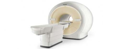 < 그림 4> 필립스디지털브로드밴드 MRI 시스템인제니아 MR 자료 : 디지틀보사, 2012 MRI 시스템이디지털로전환되면디지털접속을유지한상태에서직접 RF코일의신 호를디지털화하고광섬유케이블로전송하기때문에신호전달과정에서나타날수있는 신호손실(Signal to noise ratio, SNR) 을최소화할수있다.
