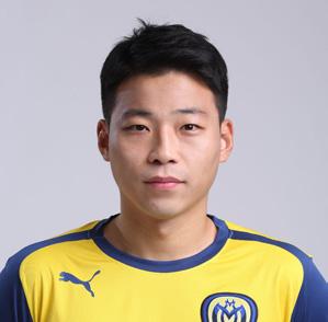 줄비한 아산무궁화프로축구단 에서 팀의 핵심 전력이자, 팀 전술의 중심인 선수를 꼽으라면 주장 김은선 선수를 손 꼽을 수 있다.