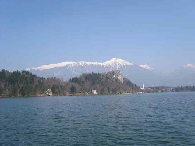 - 플리트비체국립공원 플리트비체국립공원의전체면적은 296,85 km² 이며, 가장큰두호수 Proscansko jezero와 Kozjak이약 80% 의면적을차지한다.