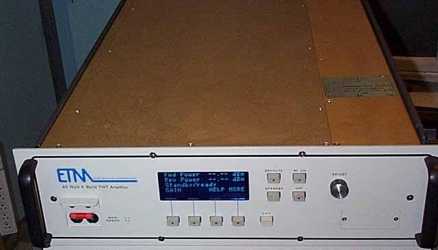 나. 마이크로웨이브앰프그림 17. 은 18.0 ~ 26.5 GHz 대역의전자기장복사내성시험에사용하기위하여 2차년도에구입하여설치한 ETM 40K 마이크로웨이브앰프이다. 그림 17. ETM 40K microwave amplifier 표 11. 은 26.