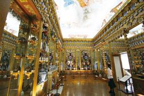 세기까지 일본에서 제작된 자기 고이마리 와 독일 궁전의 방 하나를