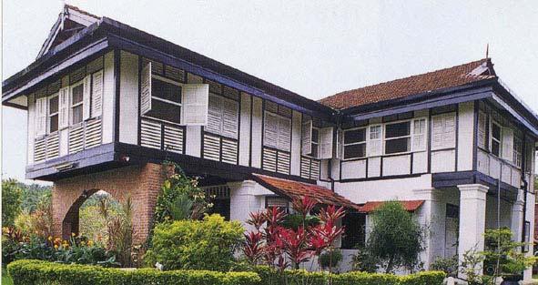 2. 방갈로 (bungalow) 방갈로 라는단어는짚으로된지붕과베란다가있는목구조주택이라는의미의 방갈하우스 (Bengal house) 로부터유래하지만, 말레이시아에서 방갈로 라는단어가발견된것은 1793년프란시스라이트 (Francis Light) 가유언에서 bungaloe in George Town' 을부인에게남긴다 고한자료라고한다.