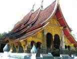 가는방법 _ 왕궁박물관에서걸어서 1 분 입장시간 _ 08:00~17:00 입장료 _ 10,000K 왓춤콩 Wat Choum Khong_ 1843 년에지어진작지만아름다운사원으로몇차례의훼손과파괴로 1933 년과 1951 년에재건되었다.