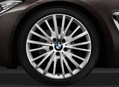 하이글로스크롬으로마감된특정요소가적용된프론트및리어범퍼 - 전면부가하이글로스크롬으로마감된 11 개의슬랫이있는 BMW 키드니그릴 -