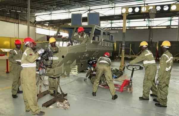 우간다, 은요카장갑차생산시설공개 m 우간다군이장갑차생산시설개소식을거행하면서장갑차생산시설을처음으로외부에공개함.