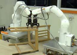 (Toyata Research Institute) 도자동차생산라인에서일하는로봇팔을응용하여 HSR(Human Support Robot) 컨셉의로봇을개발하였으며, 이로봇은몸이불편한사람들에게밀착하여대신팔이되어여러서비스를제공
