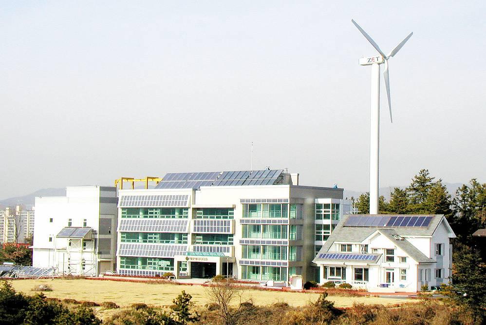Zero Energy Solar House Demonstration Town( 05) 15 kw BIPV, 100kW