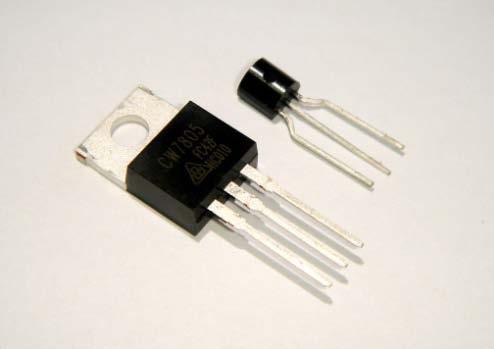 일반적인형태의 Transistor 는검은색외형에 3개의 Lead 가있는데각각 Emitter,